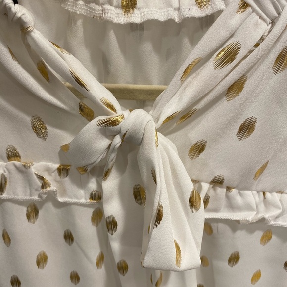 Stunning white top with tie at back and wrist - Picture 8 of 12